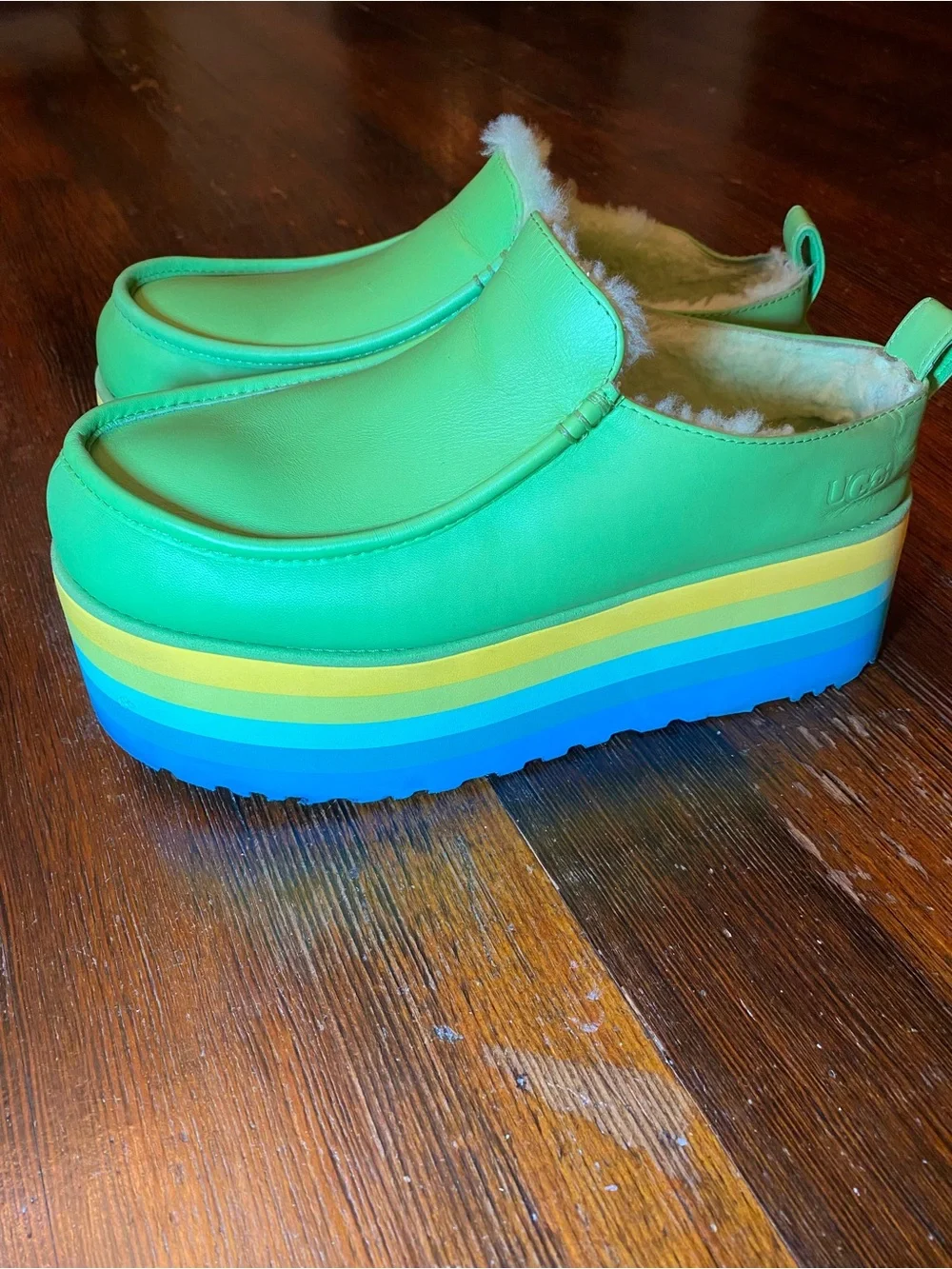 UGG bold green